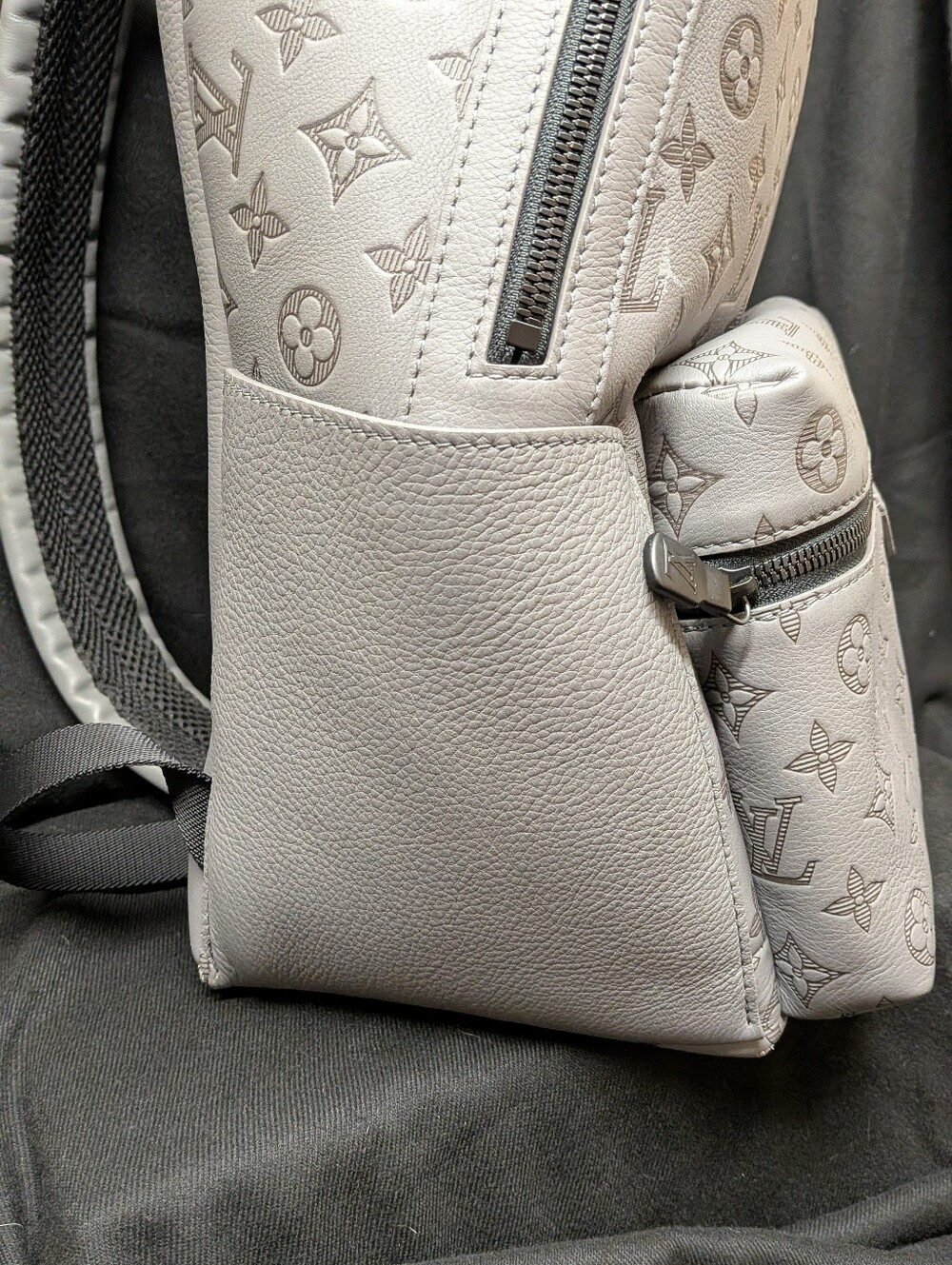 Louis Vuitton Discovery Backpack, Monogram Shadow, Anthracite Grey - Picture 13 of 13